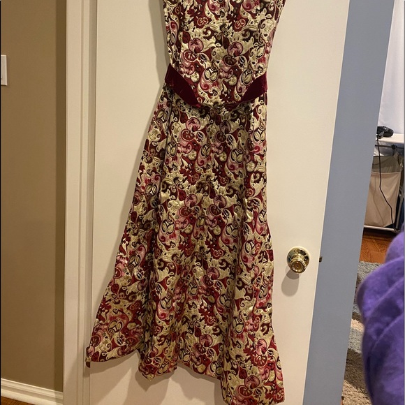 Elegant dress - Picture 6 of 8